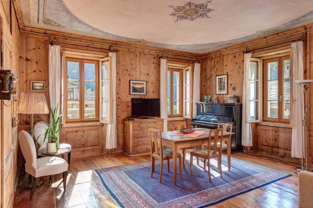 TV o dispositivi per l'intrattenimento presso Casa Pool tra St Moritz e il lago di Como