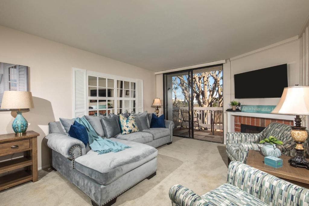 Μια τηλεόραση ή/και κέντρο ψυχαγωγίας στο Oceanside Beach Condos