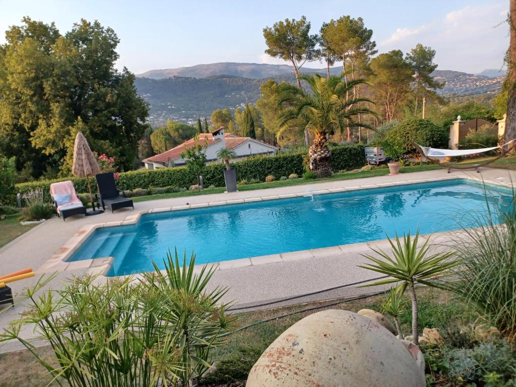 Bazén v ubytování Le mas de Phil nebo v jeho okolí