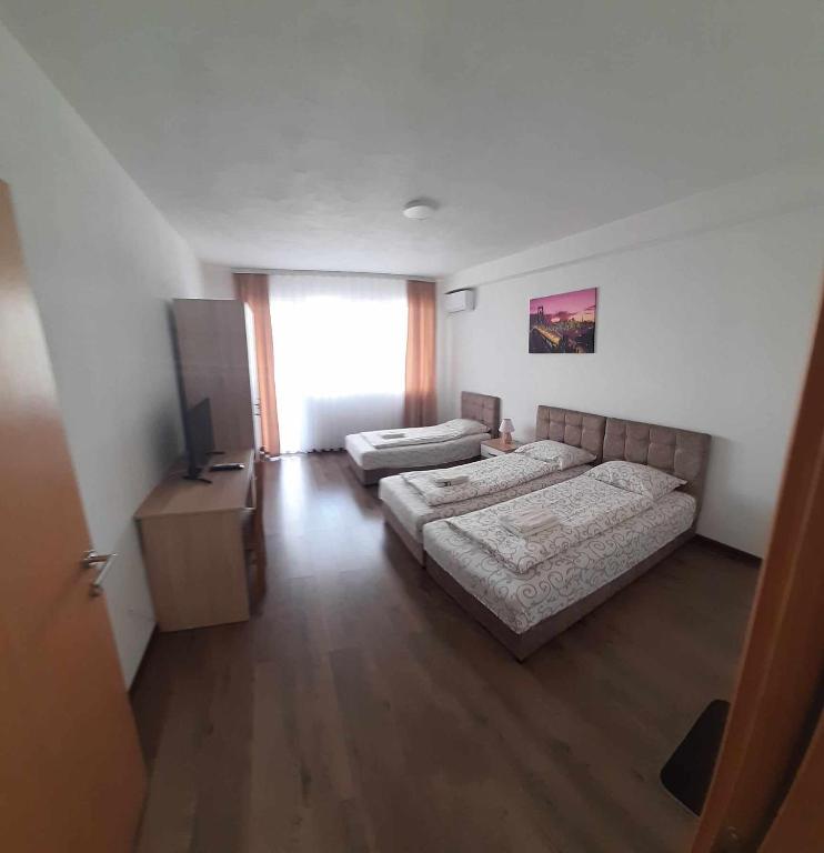 Postel nebo postele na pokoji v ubytování Apartmani Centar