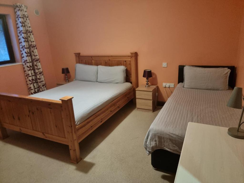 Moorepark West House - Driepersoonskamer Met Eigen Badkamer