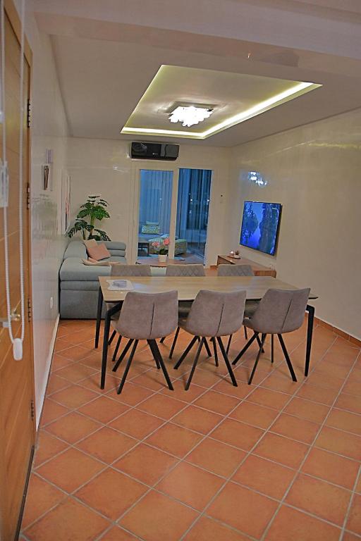TV a/nebo společenská místnost v ubytování InHome Apartment