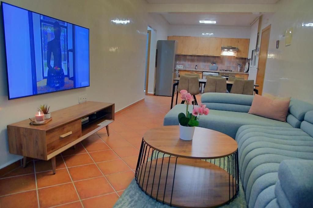 TV a/nebo společenská místnost v ubytování InHome Apartment