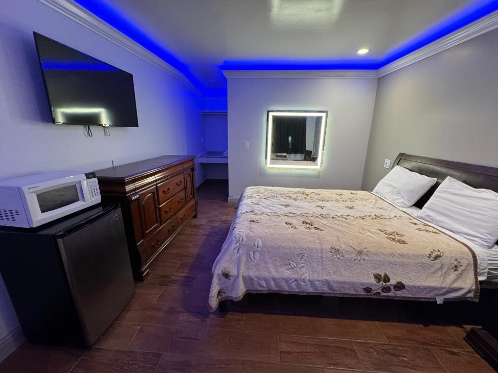 Travel Inn - Queen Room