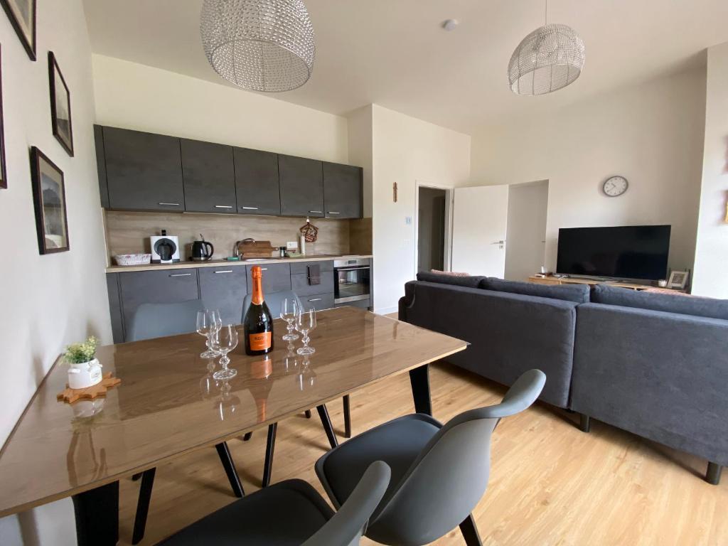 Kuchyň nebo kuchyňský kout v ubytování Apartmány v Javorné na Šumavě