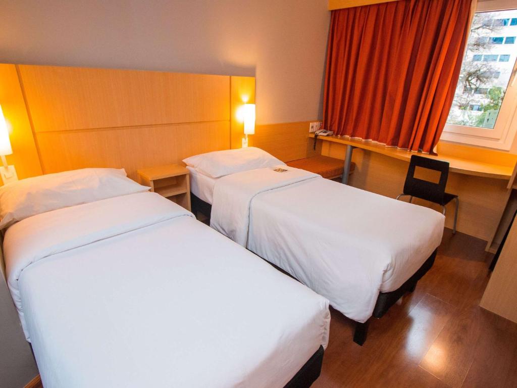 Vuode tai vuoteita majoituspaikassa ibis Asuncion