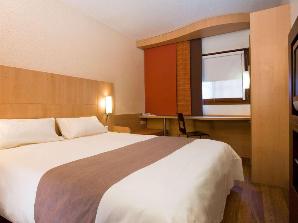 Vuode tai vuoteita majoituspaikassa ibis Asuncion