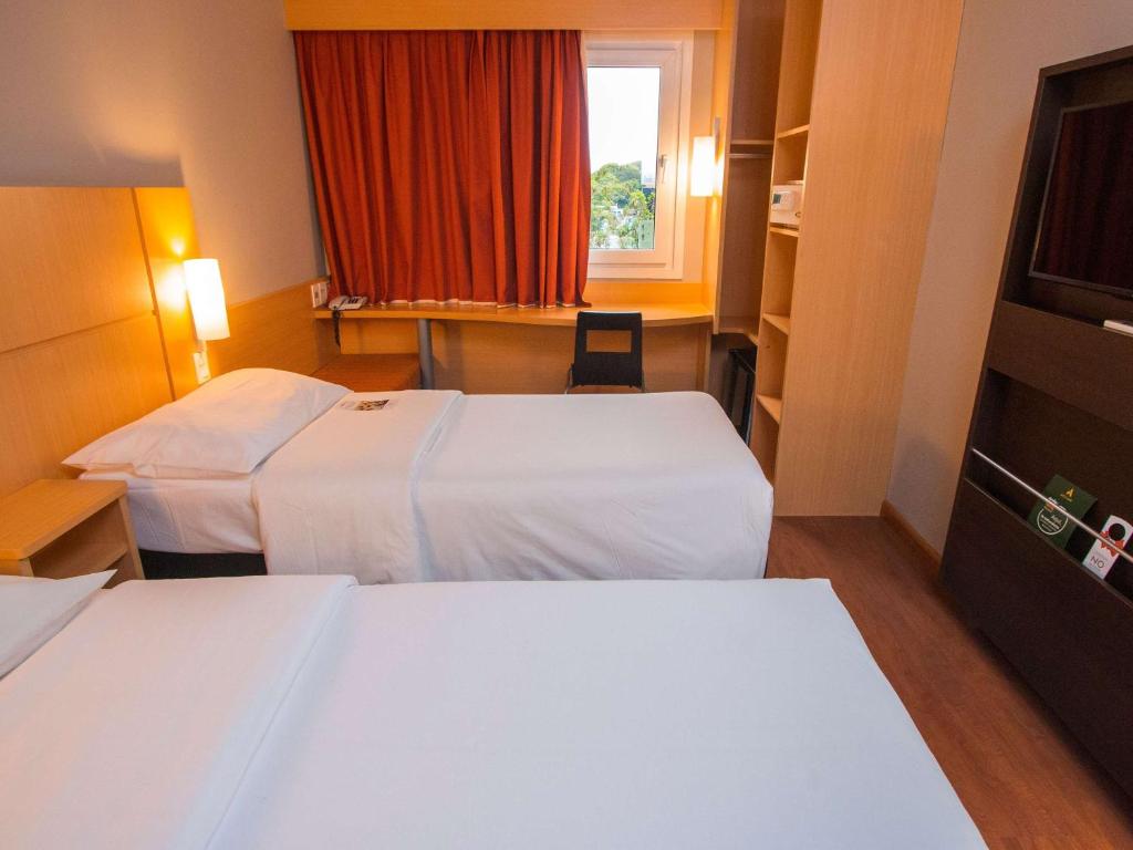 Vuode tai vuoteita majoituspaikassa ibis Asuncion