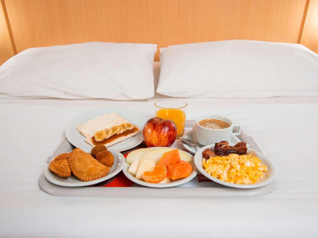 Ateriointia hotellissa tai sen lähistöllä