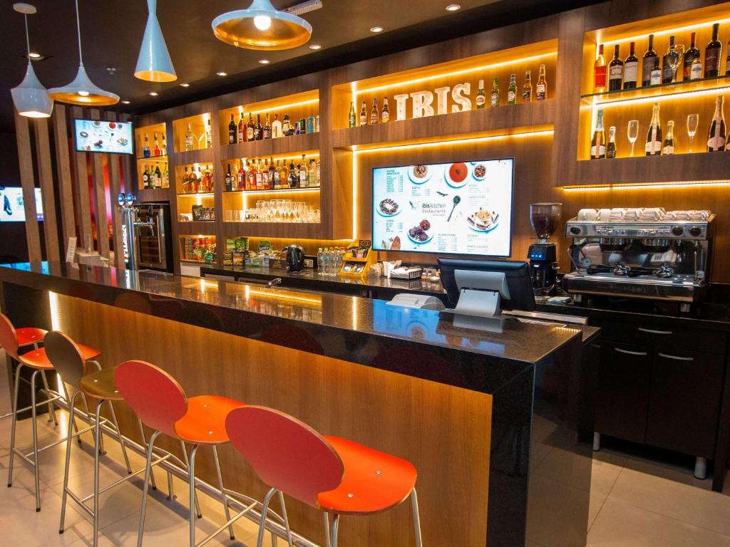Majoituspaikan ibis Asuncion baari tai lounge-tila