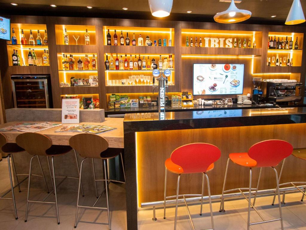 Majoituspaikan ibis Asuncion baari tai lounge-tila