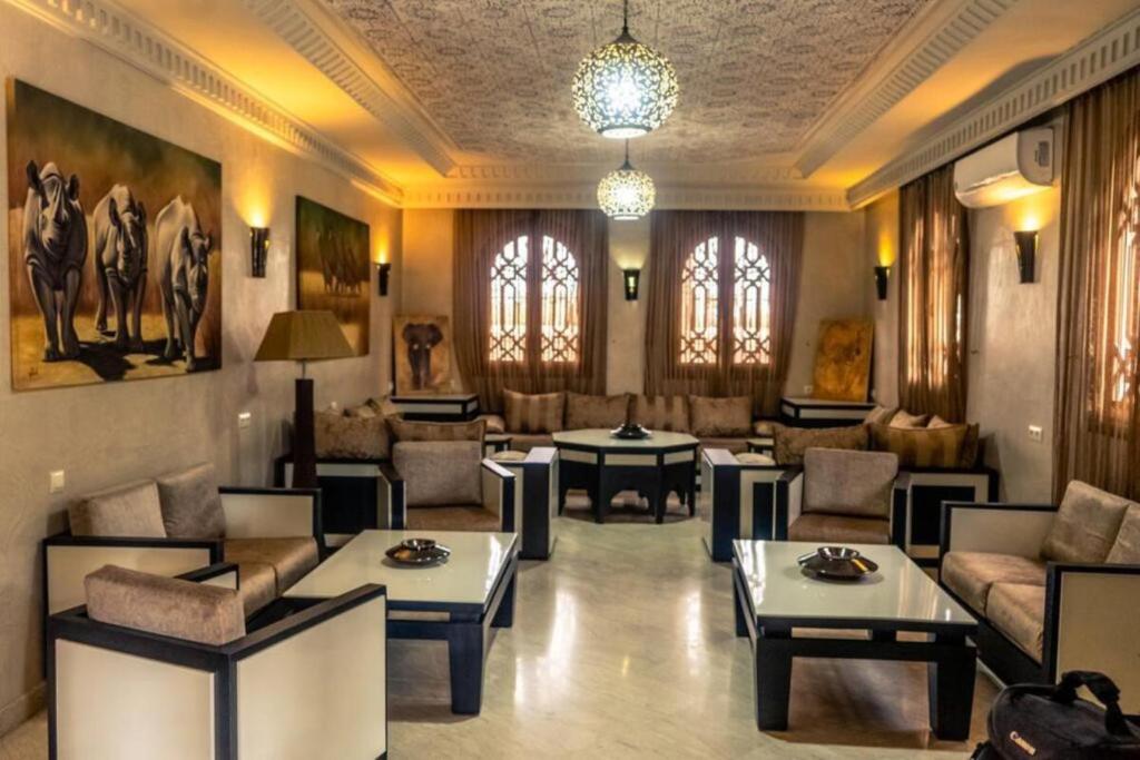 Posezení v ubytování Riad Ushuaia La Villa - Centre Marrakech