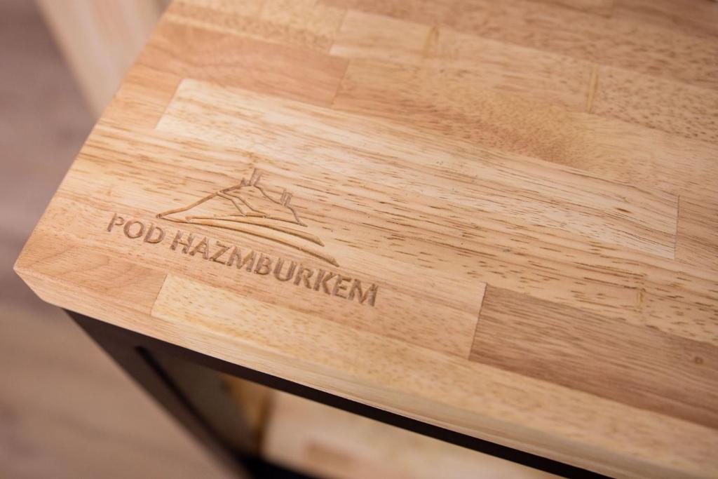 Certifikát, hodnocení, plakát nebo jiný dokument vystavený v ubytování Penzion pod Hazmburkem