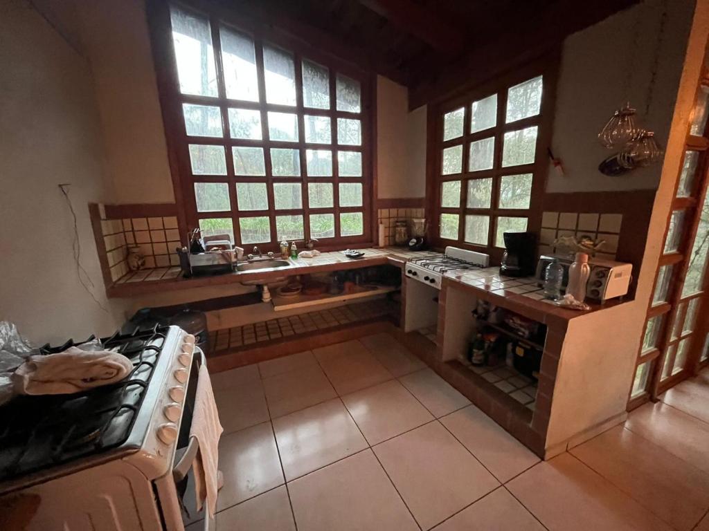 Kuchyň nebo kuchyňský kout v ubytování CABAÑA EN MAZAMITLA