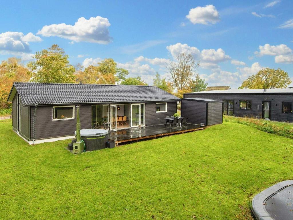 Zahrada ubytování Holiday home Allingåbro XII