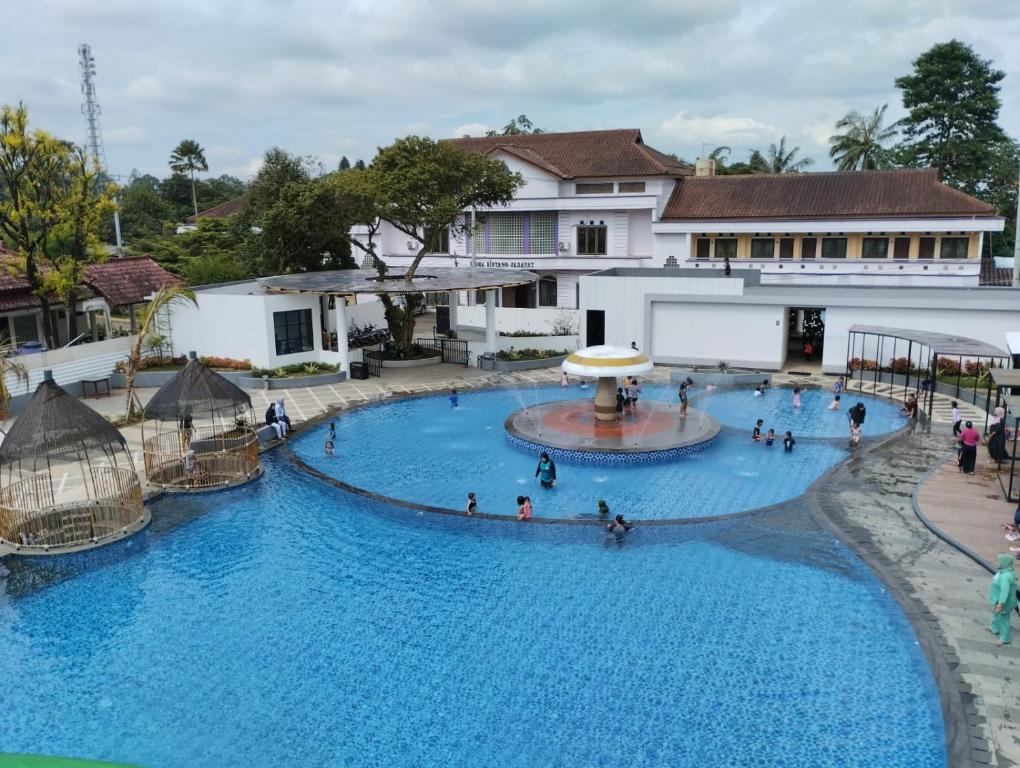 Bazén v ubytování HOTEL & WISMA BINTANG JADAYAT nebo v jeho okolí