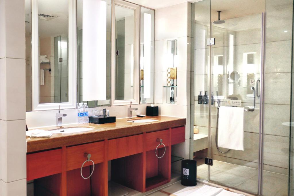 Sheraton Jinan Hotel - 行政套房，礼宾级，1卧室套房，1国王