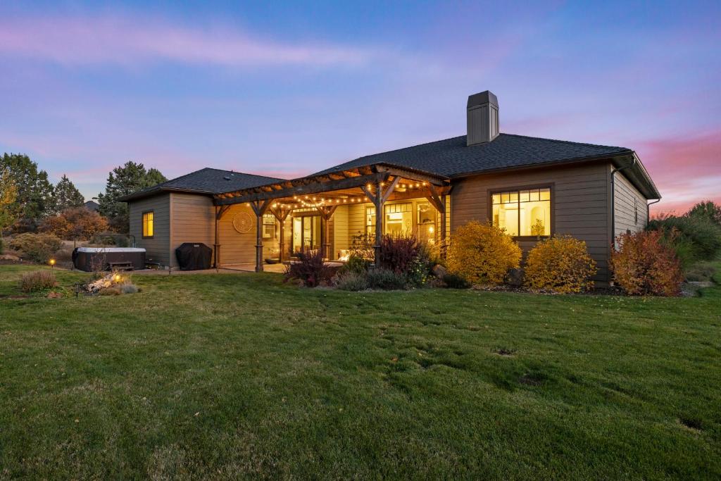 Home with Private Hot Tub in the Running Y Resort, Klamath Falls