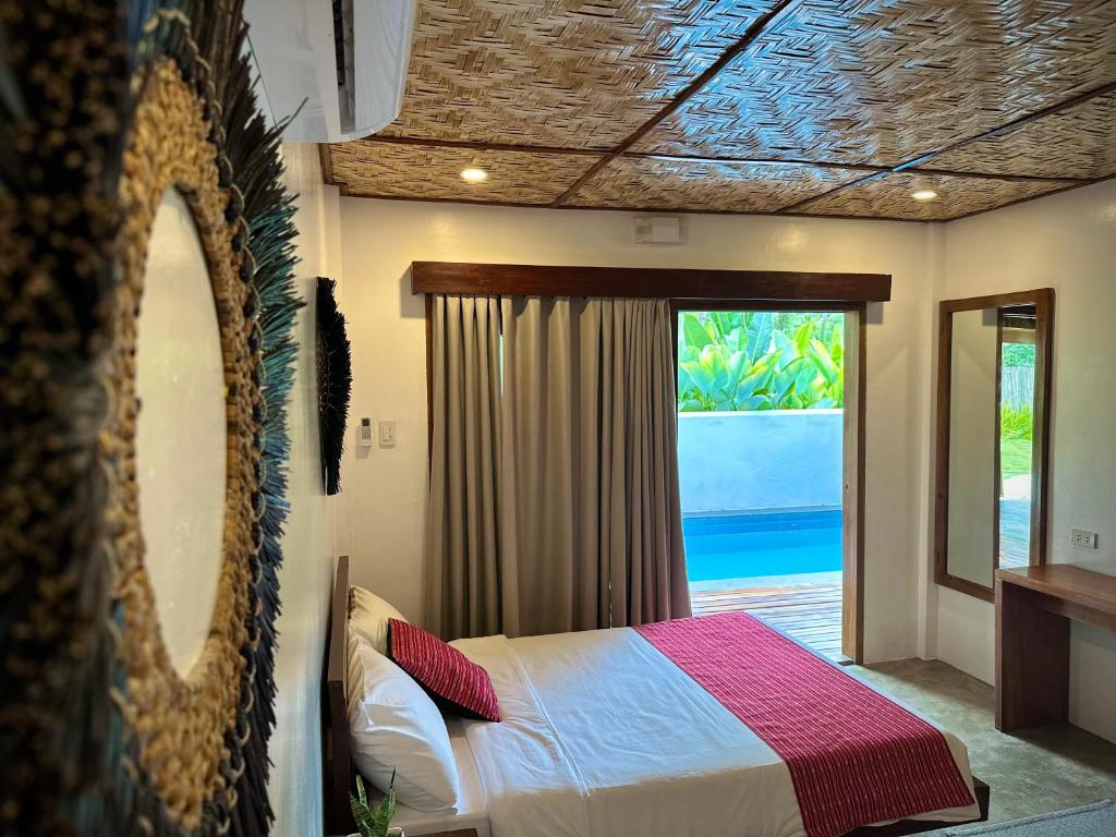 a bedroom with a bed and a view of the ocean at Yumi Villas in San Vicente