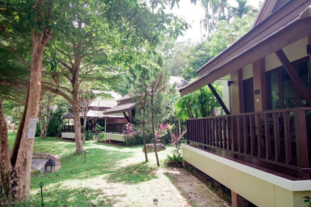 Zahrada ubytování Victoria Cliff Hotel & Resort, Kawthaung