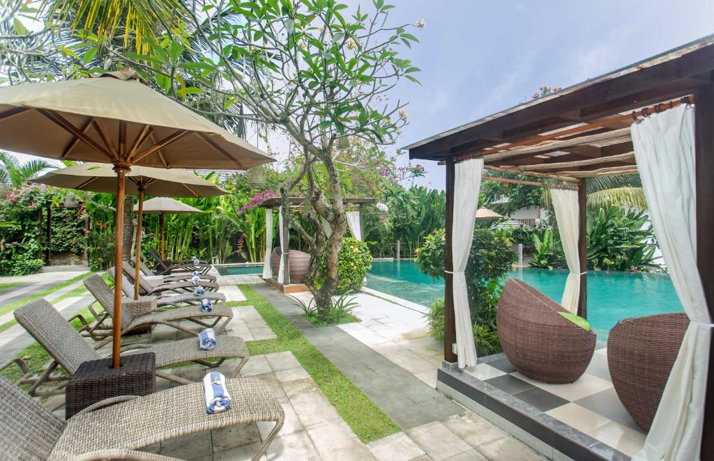 Bazén v ubytování Manah Shanti Suites by Pramana Villas nebo v jeho okolí