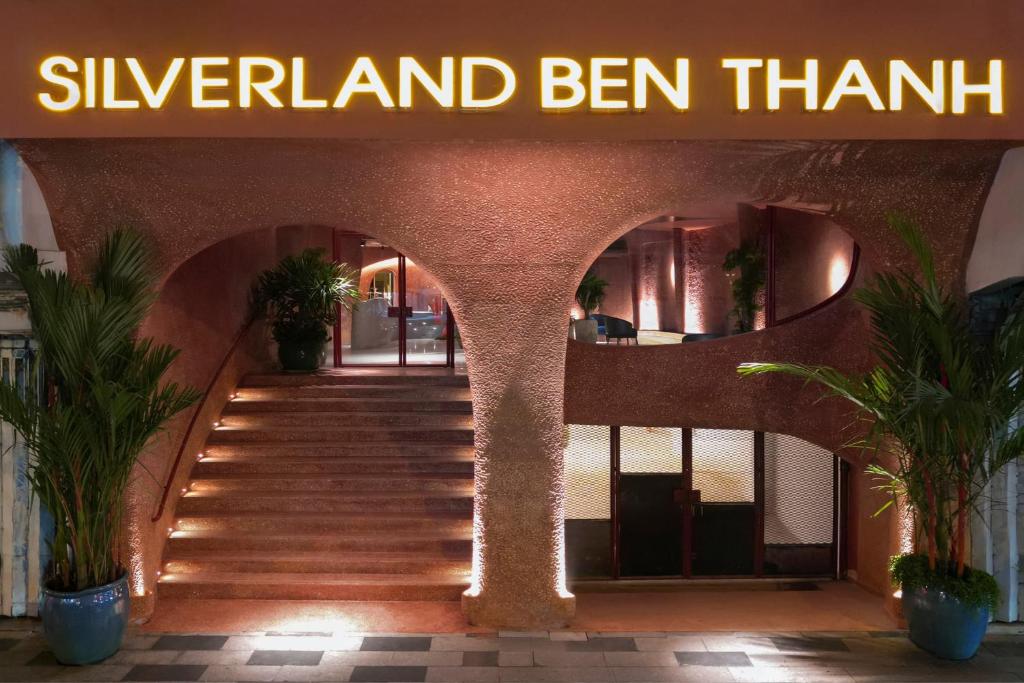 luxury Hotels near Ben Thanh Market For Foodie : Silverland ben Thanh