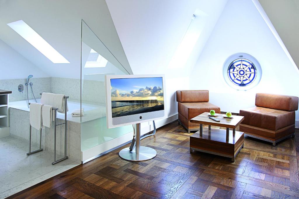 TV a/nebo společenská místnost v ubytování HOPPER Hotel St. Josef