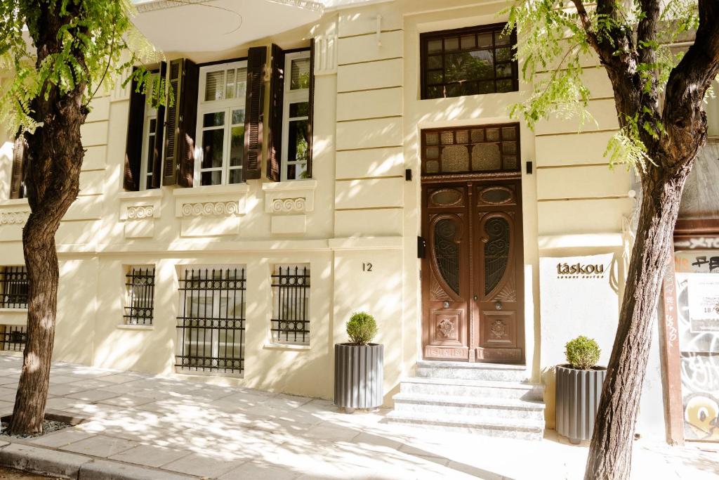 Taskou Luxury Suites - 18