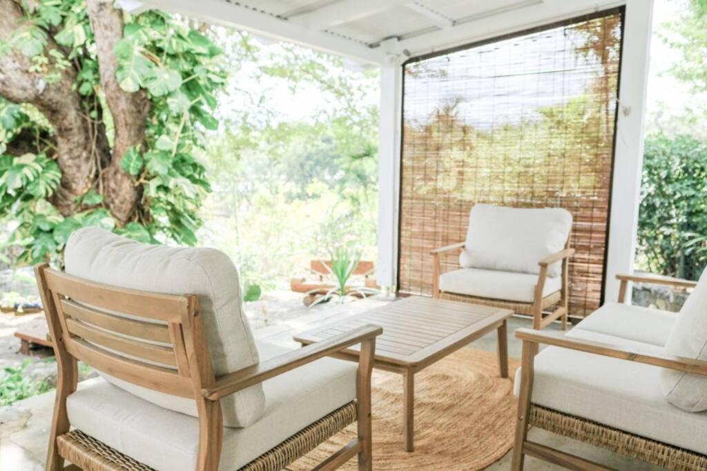 Χώρος καθιστικού στο Tamarin Bay Coastal Villa