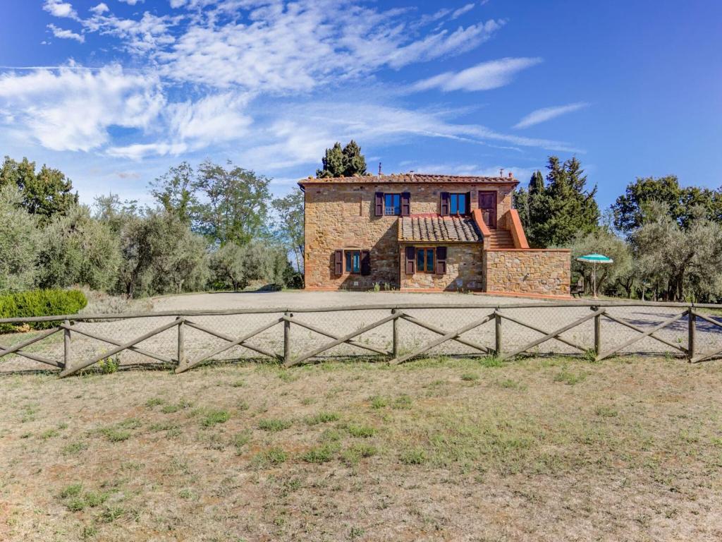 a house with a fence in a field at Countryside Holiday Home in Gambassi Terme with Garden in Querce