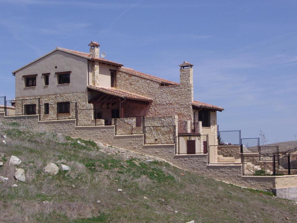 a house on the top of a hill at La Tejada del Valle in Valle de San Pedro