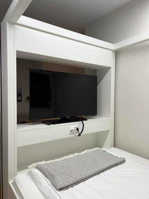 Uma cama ou camas num quarto em LivingTown