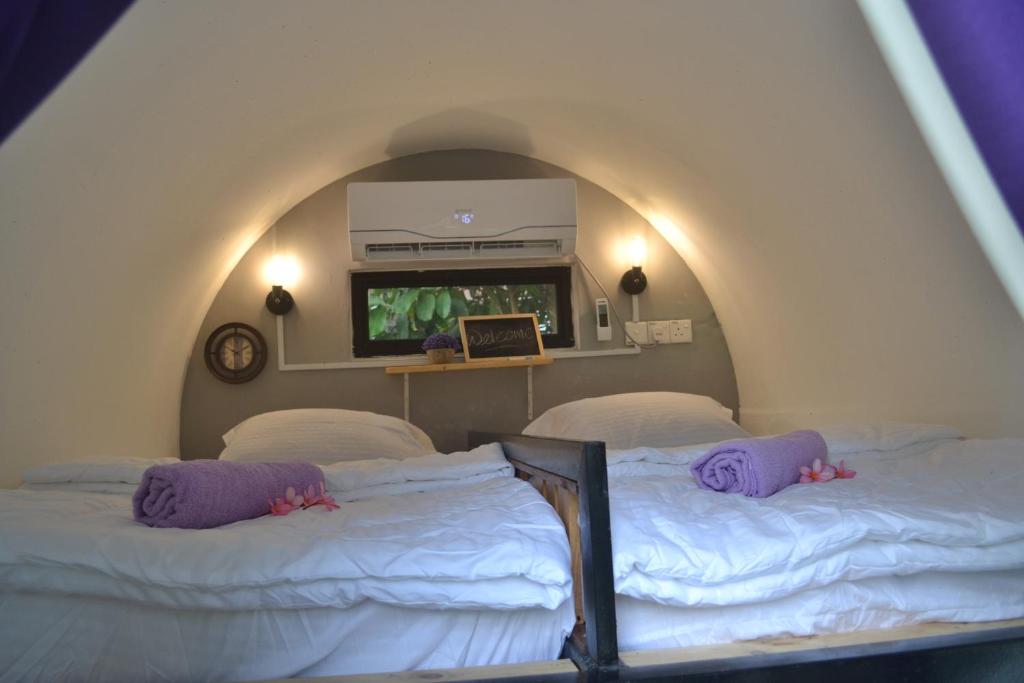 Postel nebo postele na pokoji v ubytování Bagan Pinang Guest House