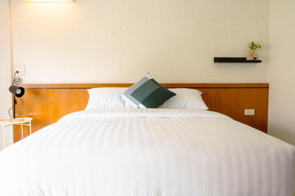 Alley & Pier - Economy Double Room