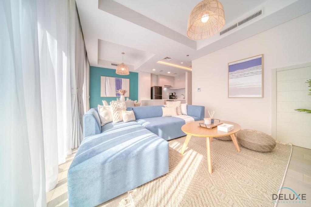 Fotografie z fotogalerie ubytování Peaceful 3BR Townhouse at DAMAC Hills 2, Dubailand by Deluxe Holiday Homes v Dubaji