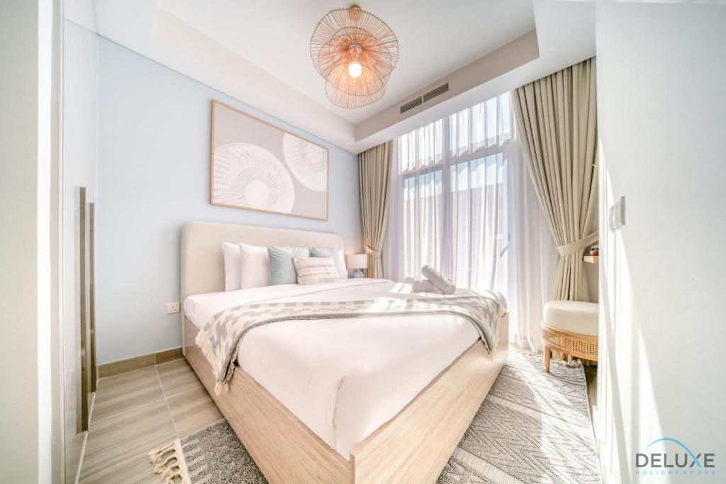 Fotografie z fotogalerie ubytování Peaceful 3BR Townhouse at DAMAC Hills 2, Dubailand by Deluxe Holiday Homes v Dubaji