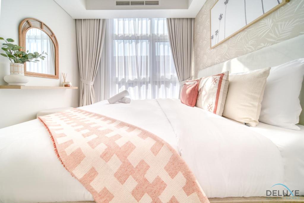 Fotografie z fotogalerie ubytování Peaceful 3BR Townhouse at DAMAC Hills 2, Dubailand by Deluxe Holiday Homes v Dubaji