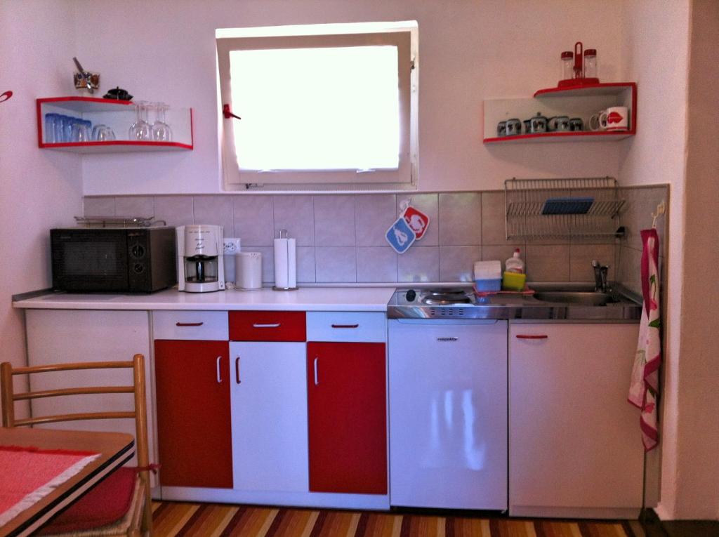 Kuchnia lub aneks kuchenny w obiekcie Villa Rose Apartment