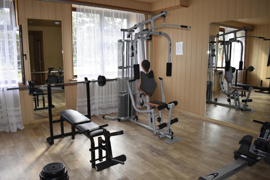 Fitness centrum a/nebo fitness zařízení v ubytování Ośrodek Wypoczynkowy Ania Dźwirzyno