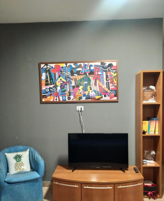 TV a/nebo společenská místnost v ubytování Appartamento Fotia