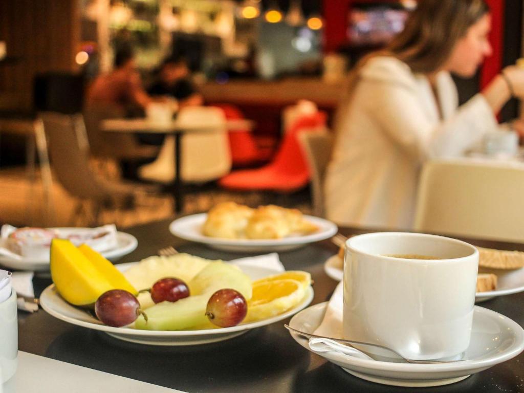Ateriointia hotellissa tai sen lähistöllä