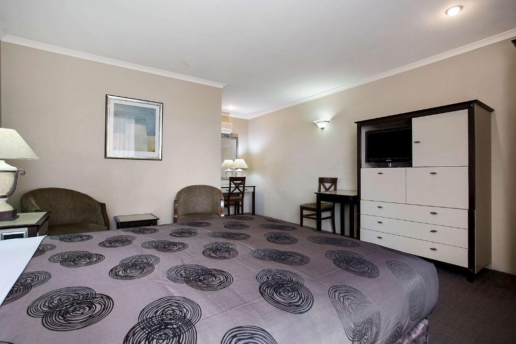 Postel nebo postele na pokoji v ubytování Comfort Inn On Raglan
