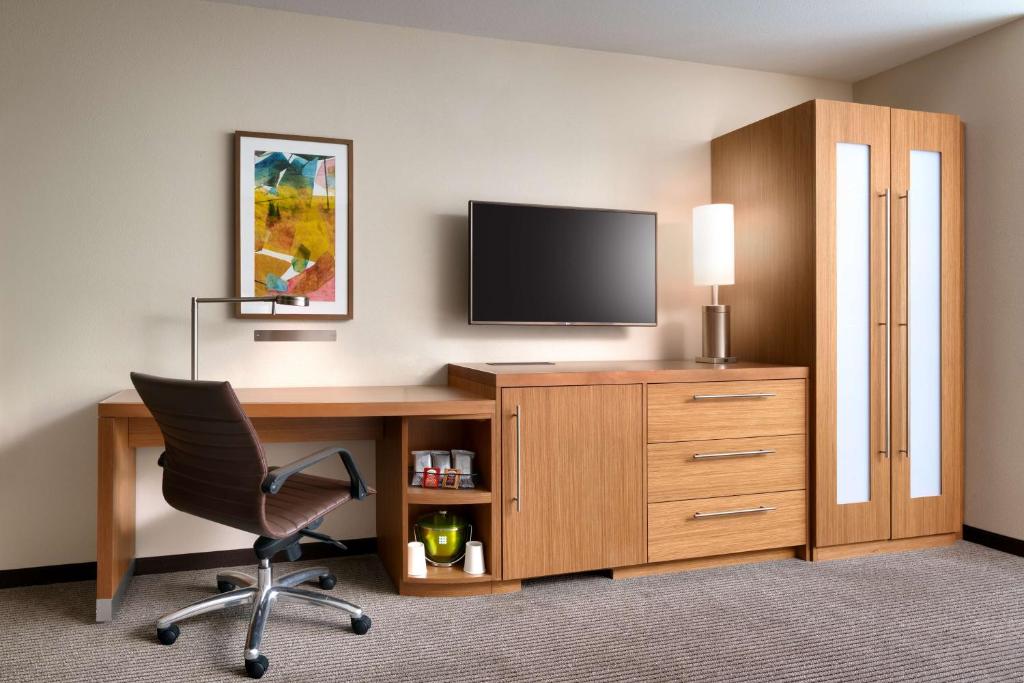 TV a/nebo společenská místnost v ubytování Hyatt Place Provo