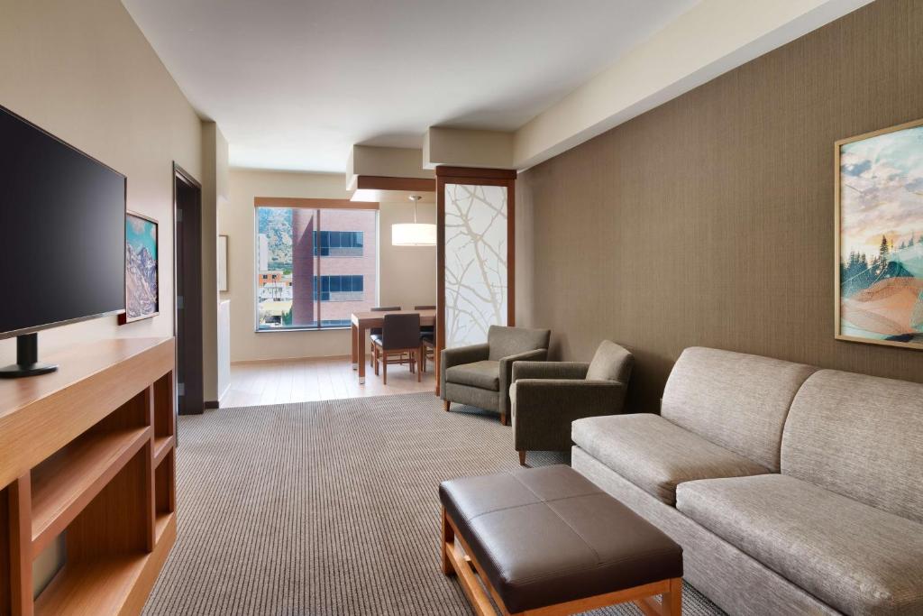 TV a/nebo společenská místnost v ubytování Hyatt Place Provo
