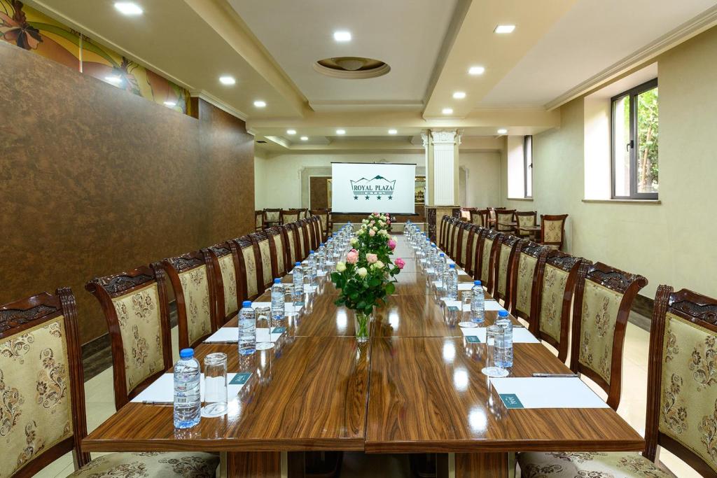 لابی و فضای عمومی Royal Plaza by Stellar Hotels, Yerevan - تصویر ۵
