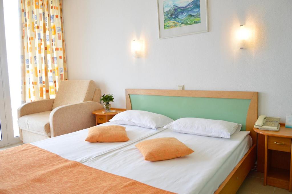 Double or Twin Room with Sea View
