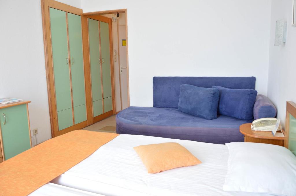 Double or Twin Room with Sea View