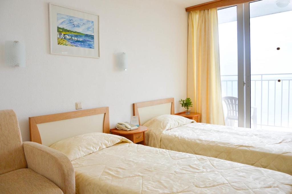 Double or Twin Room with Sea View