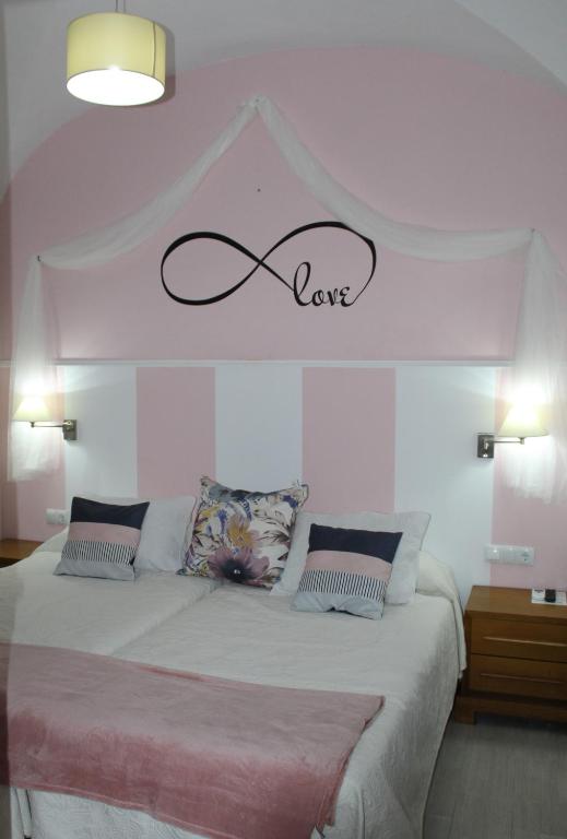 Postel nebo postele na pokoji v ubytování Hostal Imperial