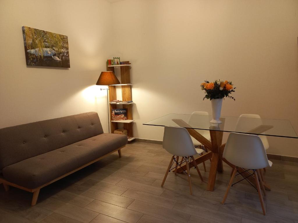Posezení v ubytování Appartamento Miralago con Giardino sul Lago